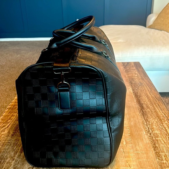 Large black duffle bag - Picture 2 of 3